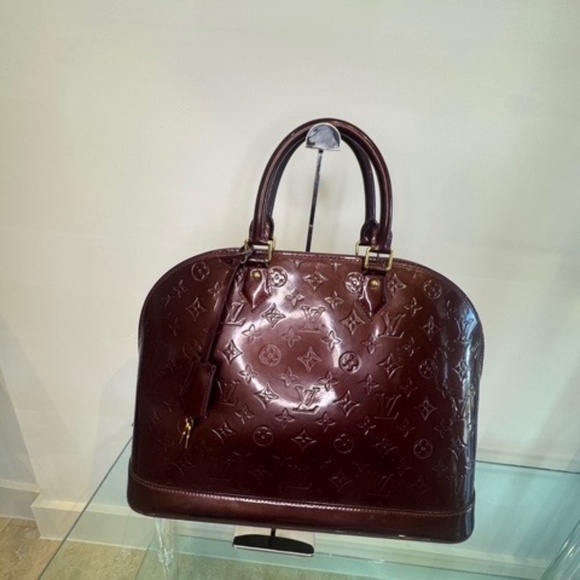Louis Vuitton Alma PM in Amaranta - Picture 1 of 8